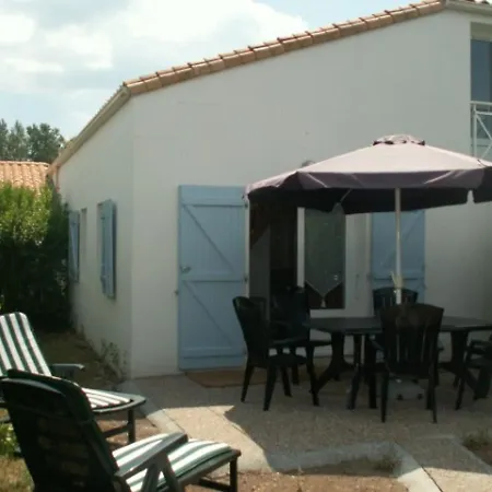 Maison Vendeenne Avec Piscine Proche De La Et Commerces, Animaux Acceptes Sur Demande - Fr-1-476-28