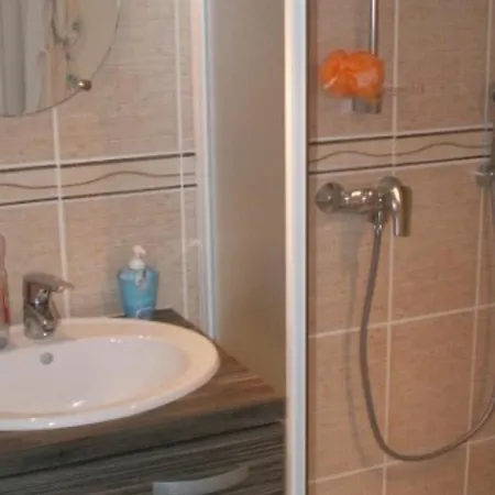 Maisonnette Avec Piscine Pour 5 Pers, Animaux Admis - Fr-1-476-28