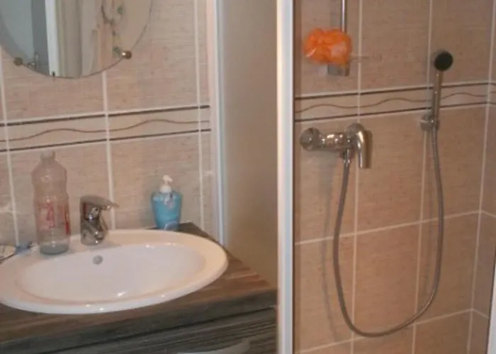 Maisonnette Avec Piscine Pour 5 Pers, Animaux Admis - Fr-1-476-28